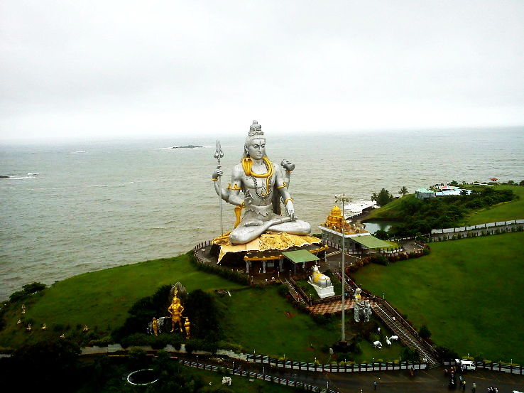 1. Murudeshwara Shiva Temple